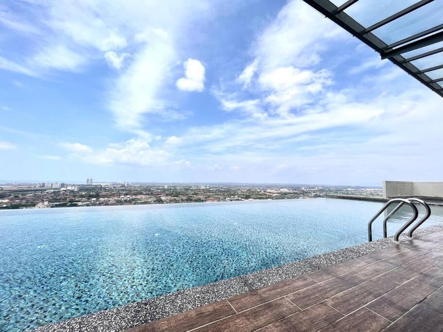 Ins Suite @ The Quartz Residence-Infinity Pool Malacca Exterior foto